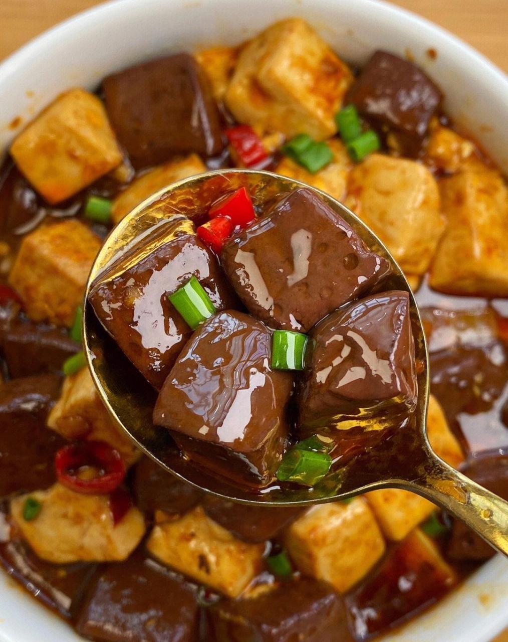 猪血炖豆腐! 超级好吃!家人们快来试试吧!做法如图所示!