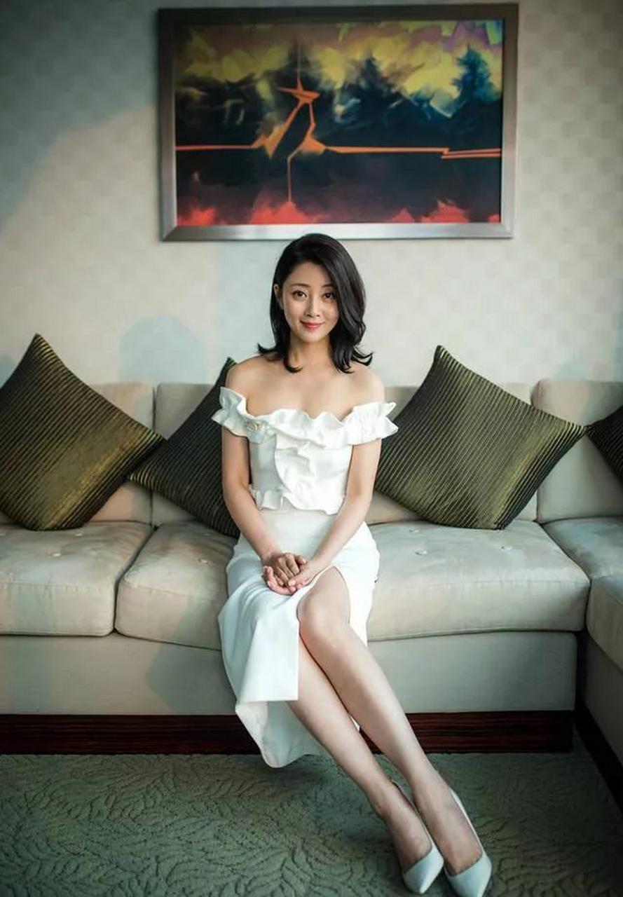 gif创作人# 当初,拍《鸡毛飞上天》,导演先定了殷桃,殷桃却提条件:"