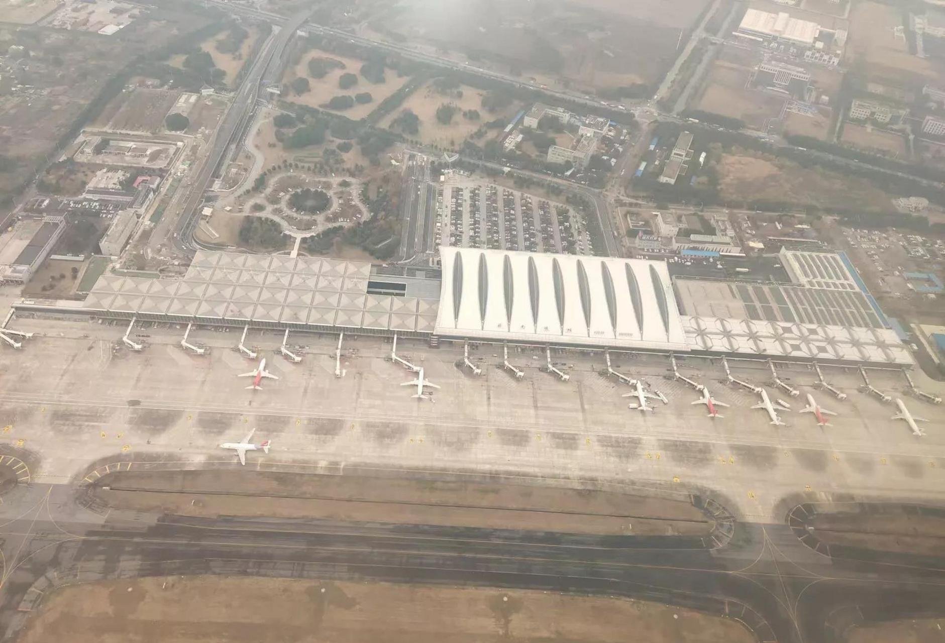 配图为2019年的无锡机场.