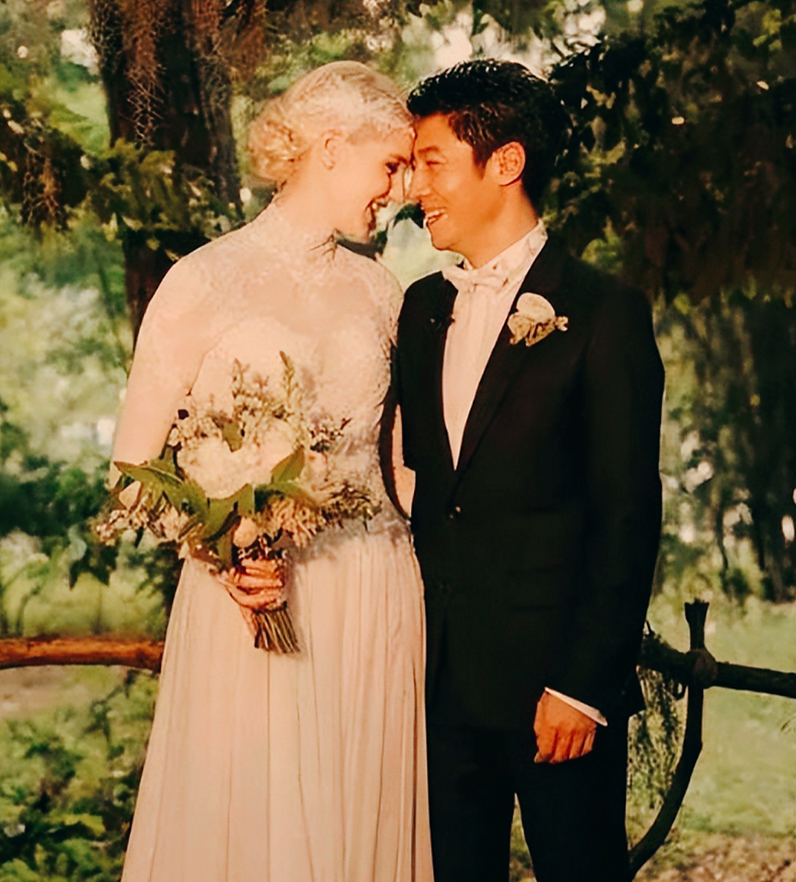 一次,撒贝宁和美女妻子李白,在大街上吵了起来,李白吼了两句话,让