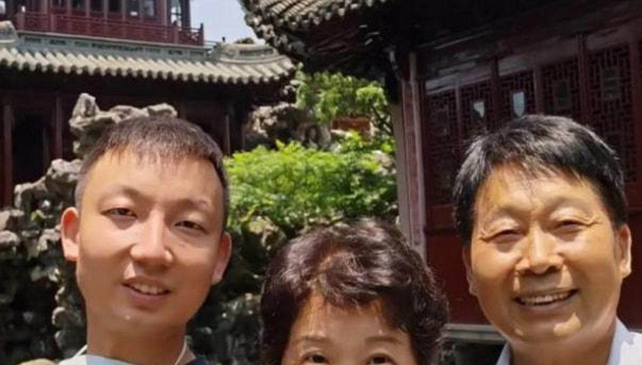 在采访中,熊磊还表示自己唯一的诉求就是让网暴者当着姚策的面道歉.