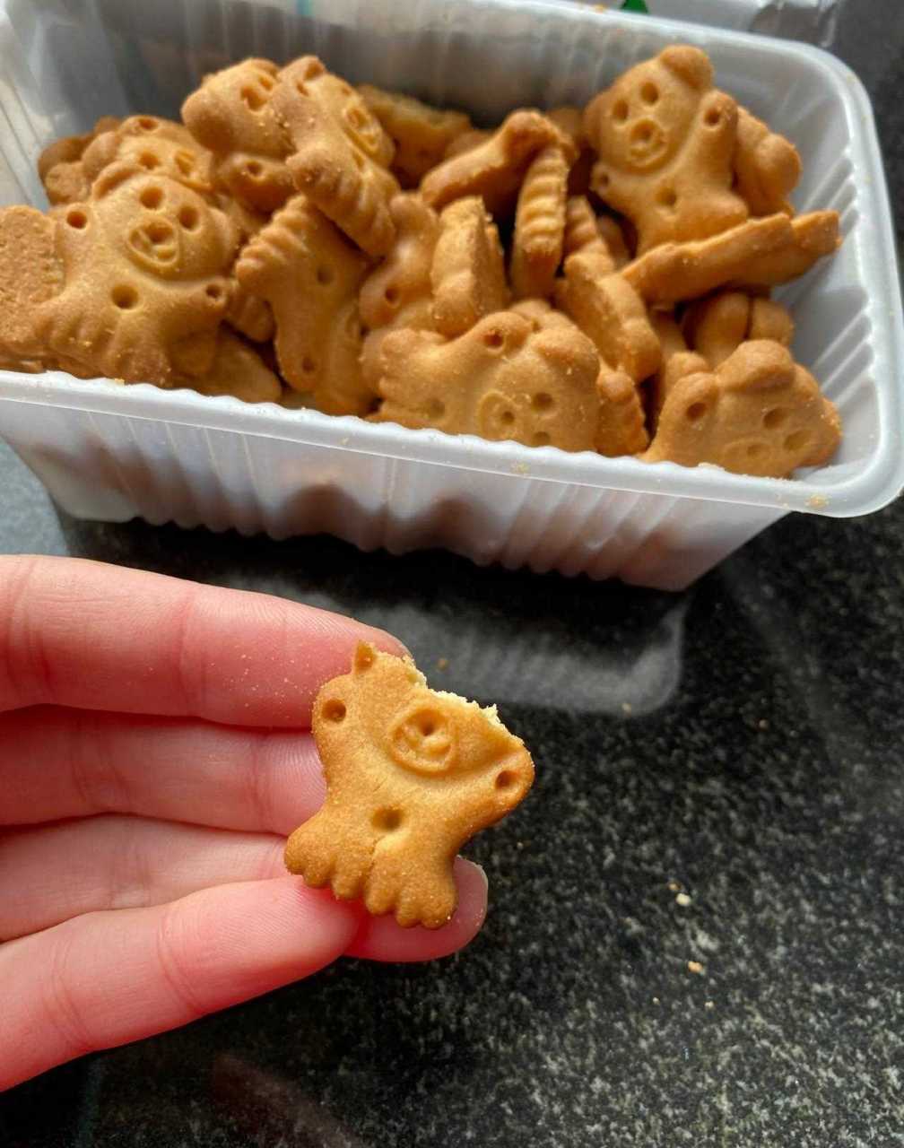 熊字饼是我一直都爱吃的饼干,便宜又好吃.