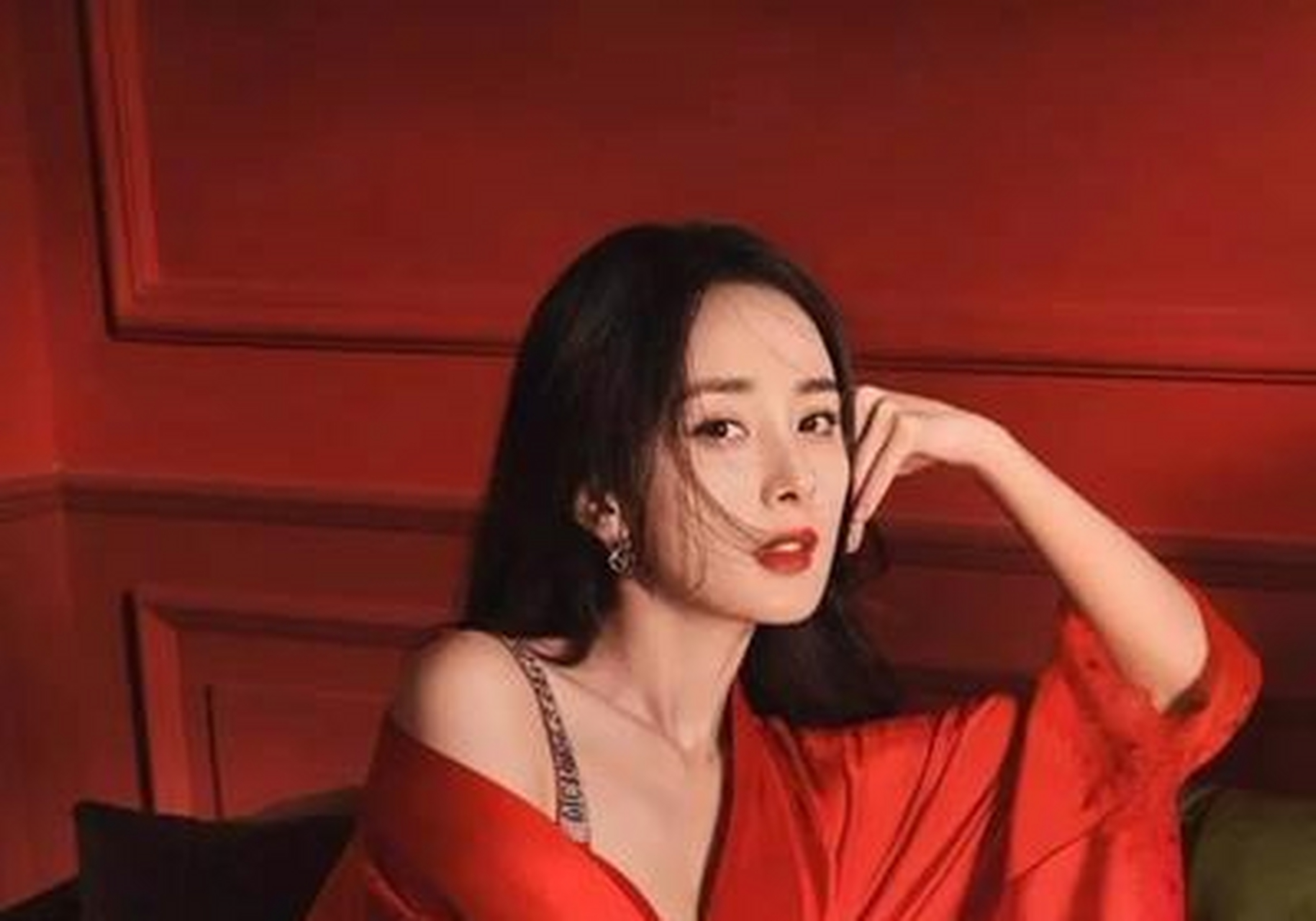 杨幂维密广告大片,杨幂身材也太好了[色 真是越来越有气质!