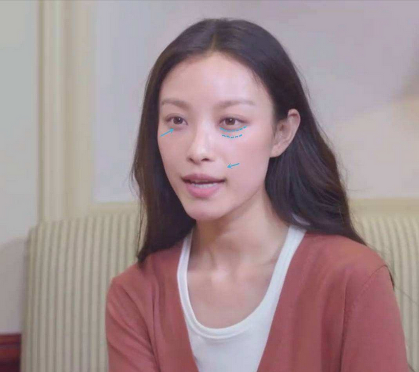 倪妮的黑眼圈也好看![微笑]