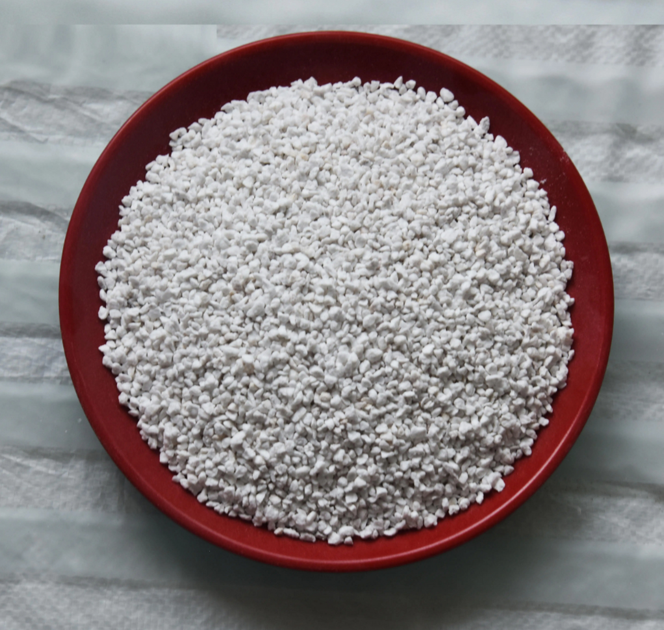 蛭石的优点在于它的重量轻,导热系数低,且价格相对较低.