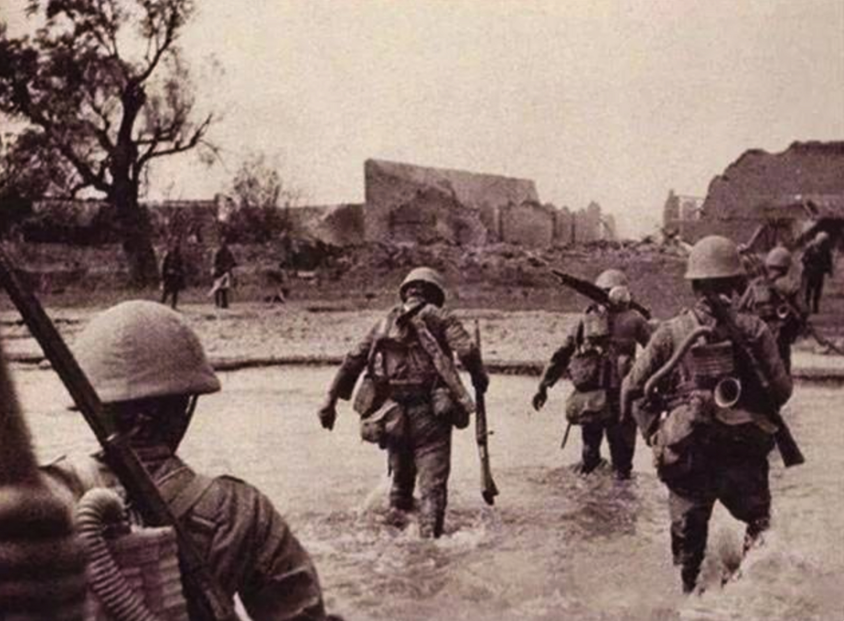 1942年5月,日军陆军中将酒井直次骑马来到三岔口