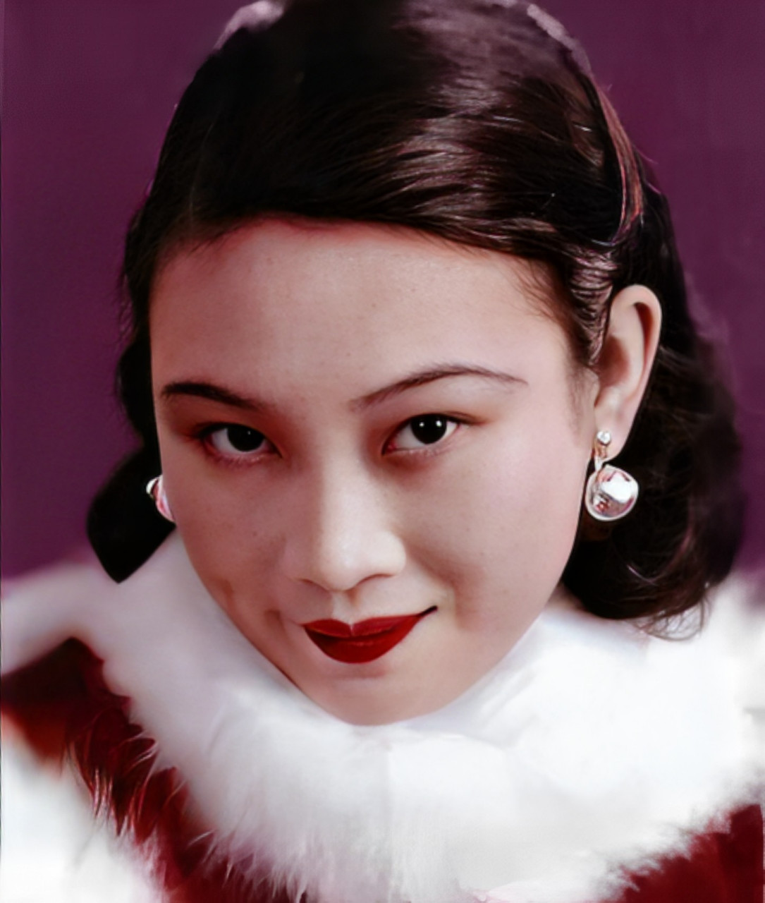 1943年,女演员胡蝶举家迁往上海,却落入戴笠之手