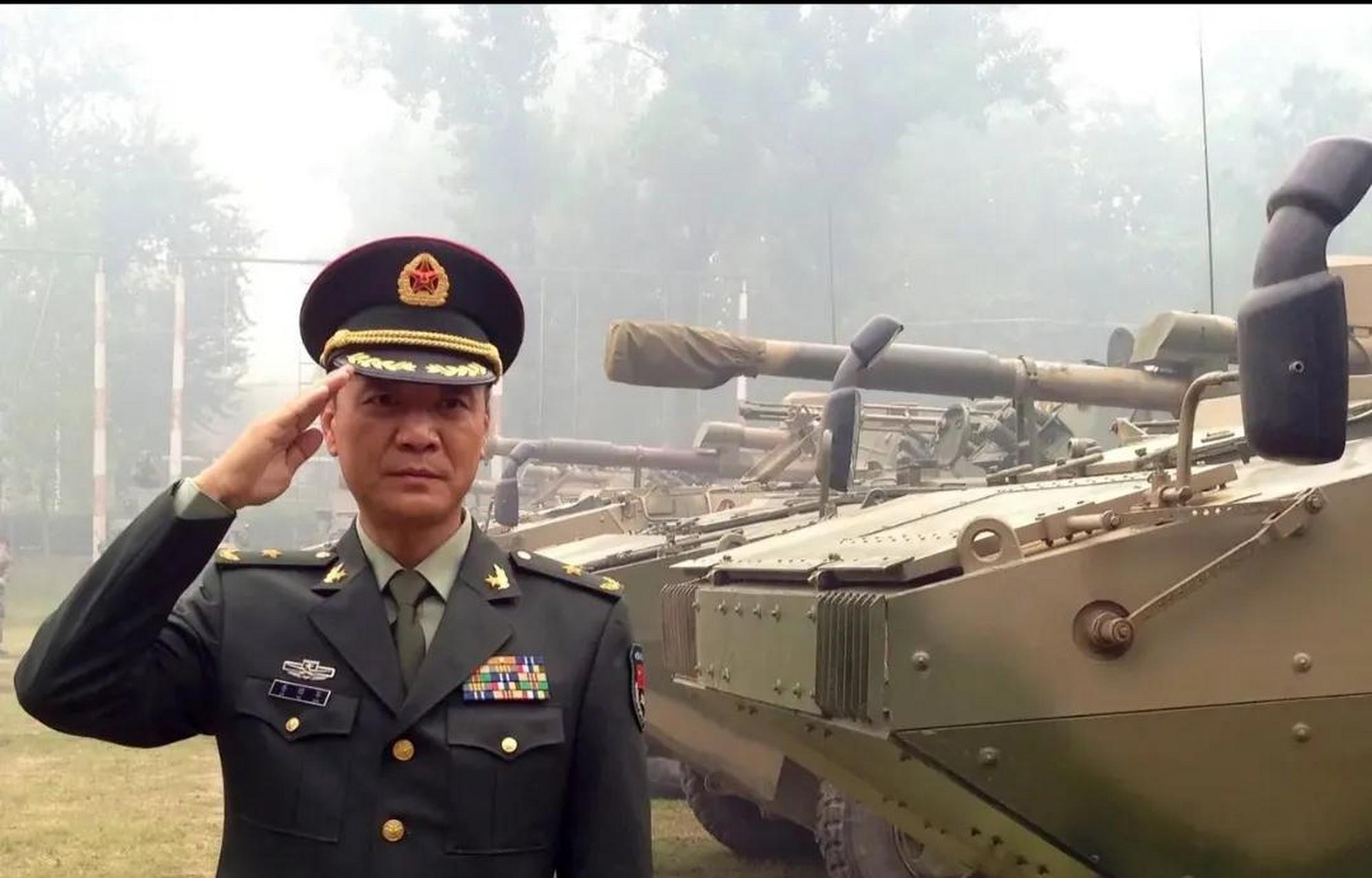 领动计划# 军旅硬汉刘之冰军装亮相, 展现飒爽英姿!