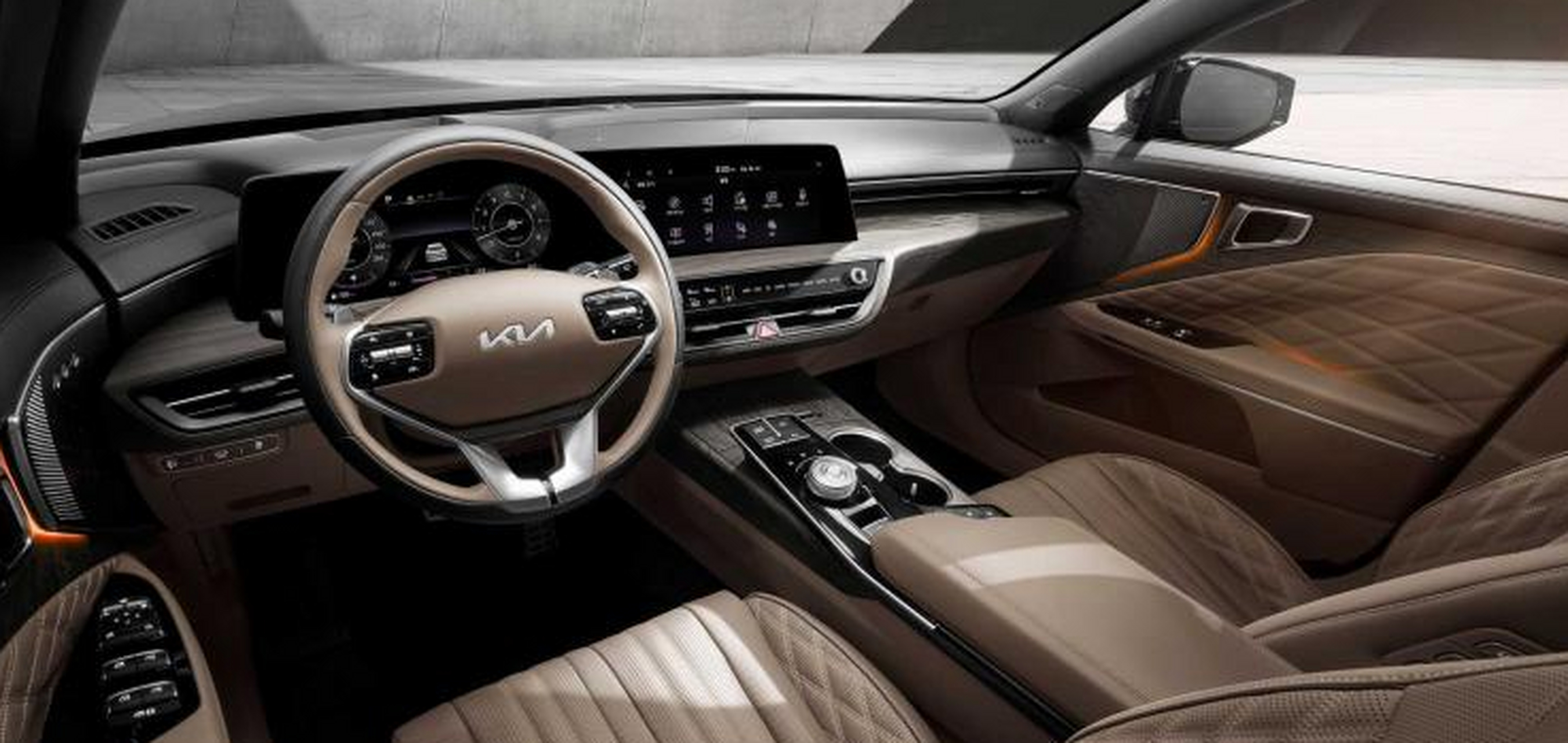 近日,我们在外媒处获取到了一组起亚全新中大型轿车—起亚k8的实车