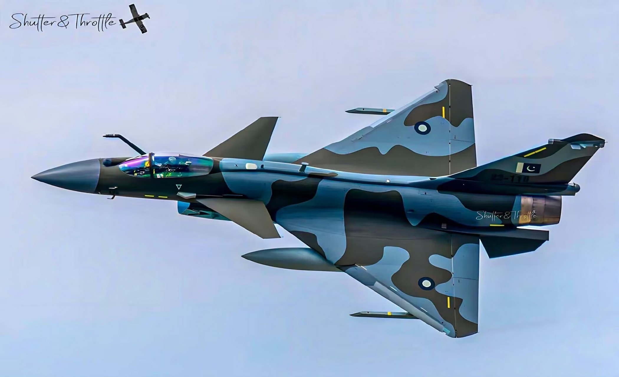 巴基斯坦空军歼-10ce战斗机,这涂装第一次看到的时候不好看,不过看多