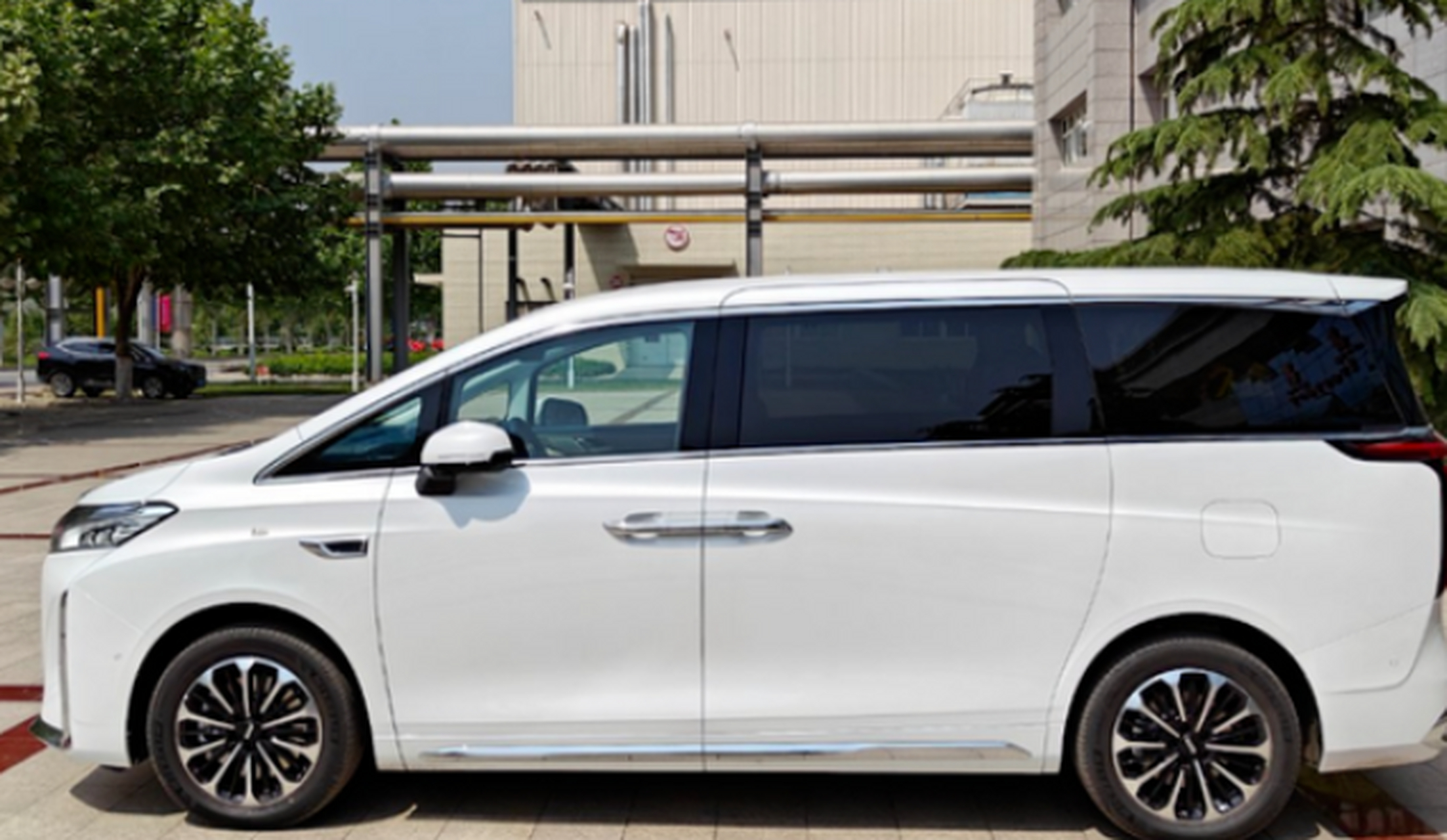 长城wey最新推出的"高山mpv"引起了广泛关注,该车在设计和内饰上带来