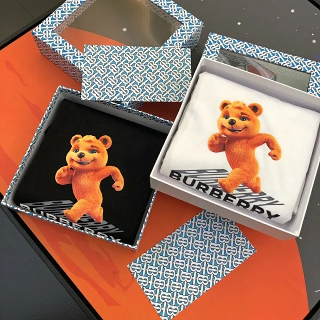 巴宝莉2020春夏超火"小熊t",网红明星同款!