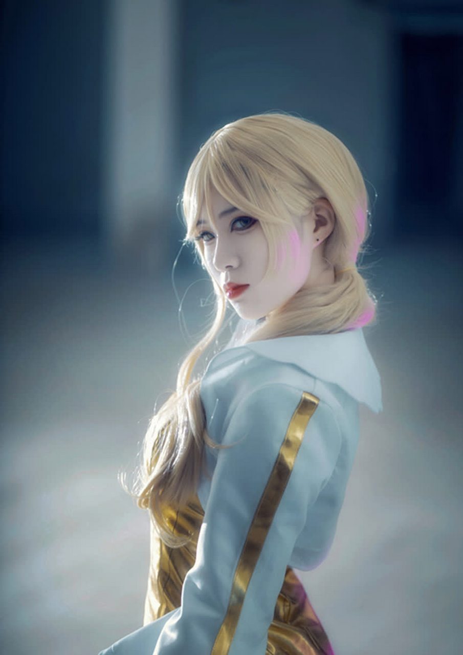 二元#《英雄联盟》女团kda的伊芙琳cos终极造型,金发暗夜天使,眼神