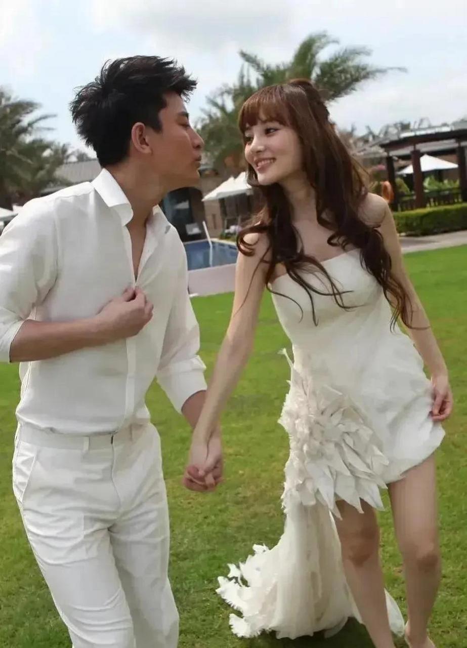 gif创作人# 贾乃亮和李小璐也有如此恩爱惹人羡艳的时光,男才女貌太