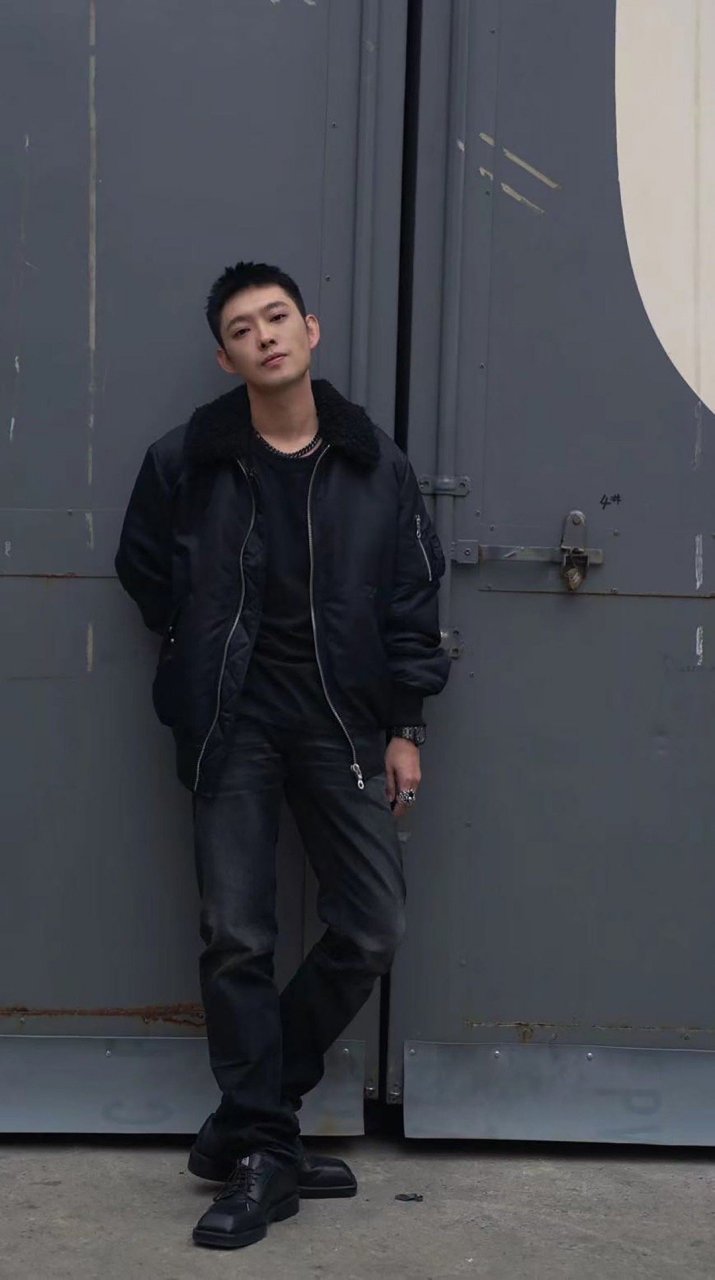 宝石老舅电梯战神拷打说唱圈# 我一定要为宝石老舅疯狂打call,确适乔
