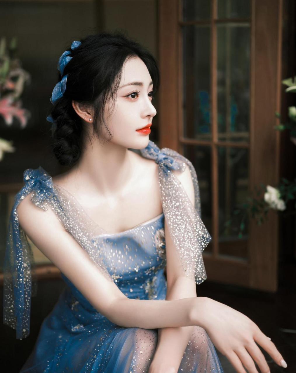 贵气感蓝色亮片礼服,优雅美女写真