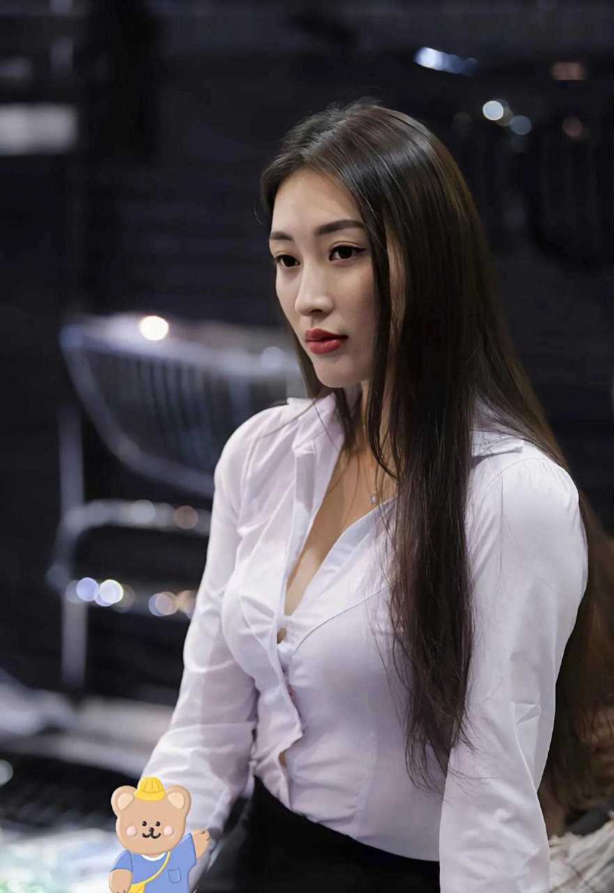 自兽兽退出车模圈后,能让我们看得上的车模只有王语会啦.