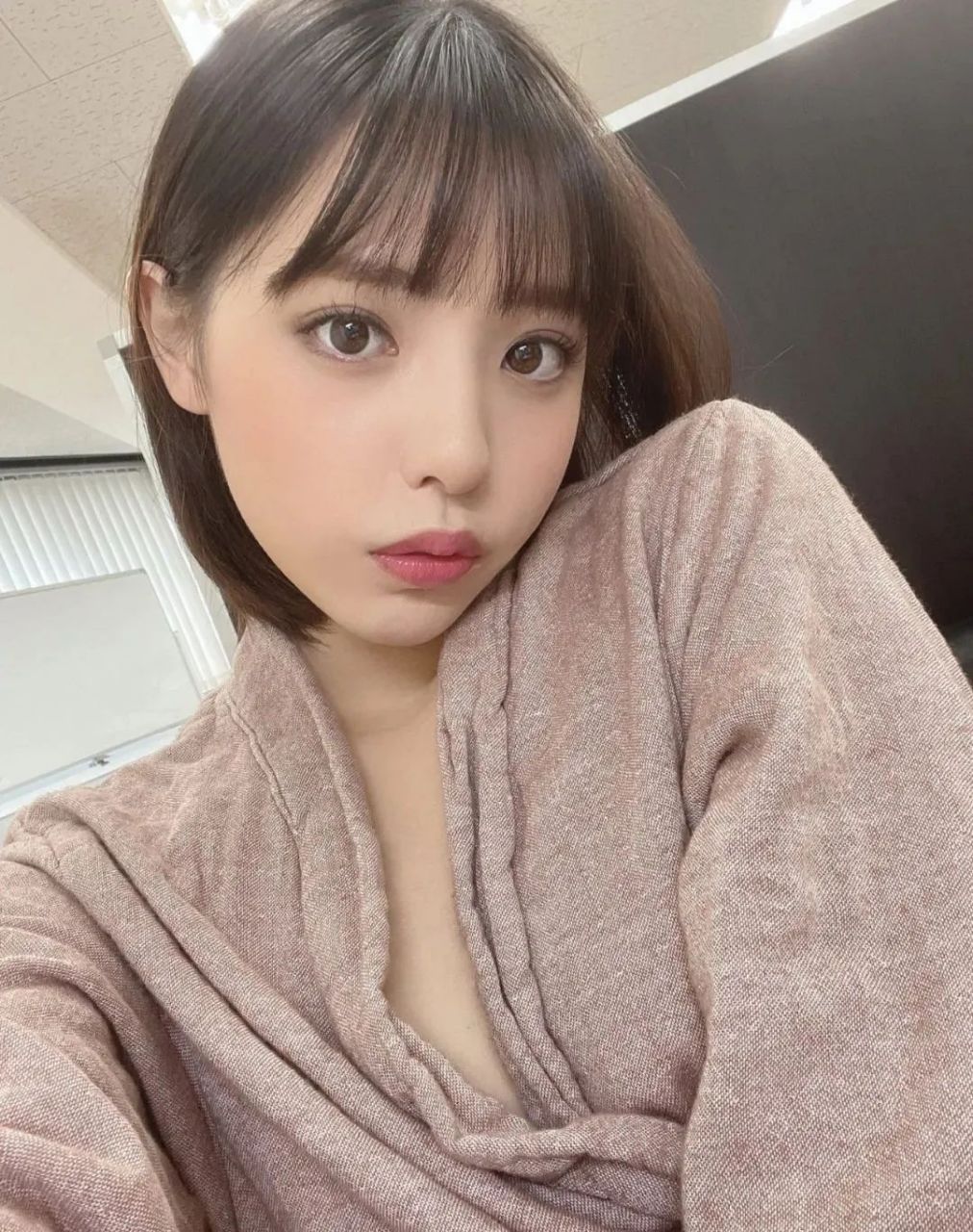 一代新人换旧人,00后的日本女演员白桃花,2000年5月12日出生于日本