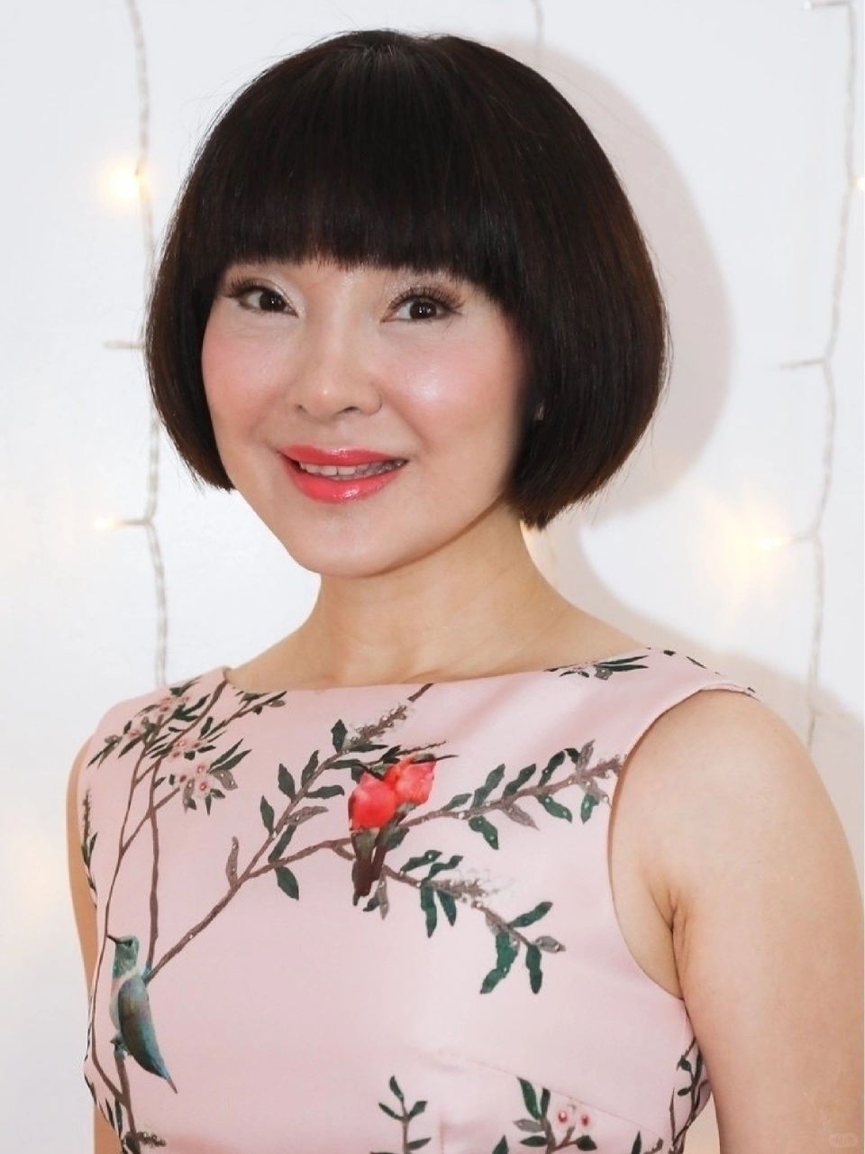 年龄虽涨,但气质犹在  陈红女,中国海军政治部文工团演员,曾以《常