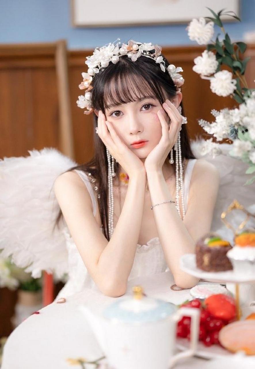 美女艺人snh48-邵雪聪拍摄迷人写真,好可爱