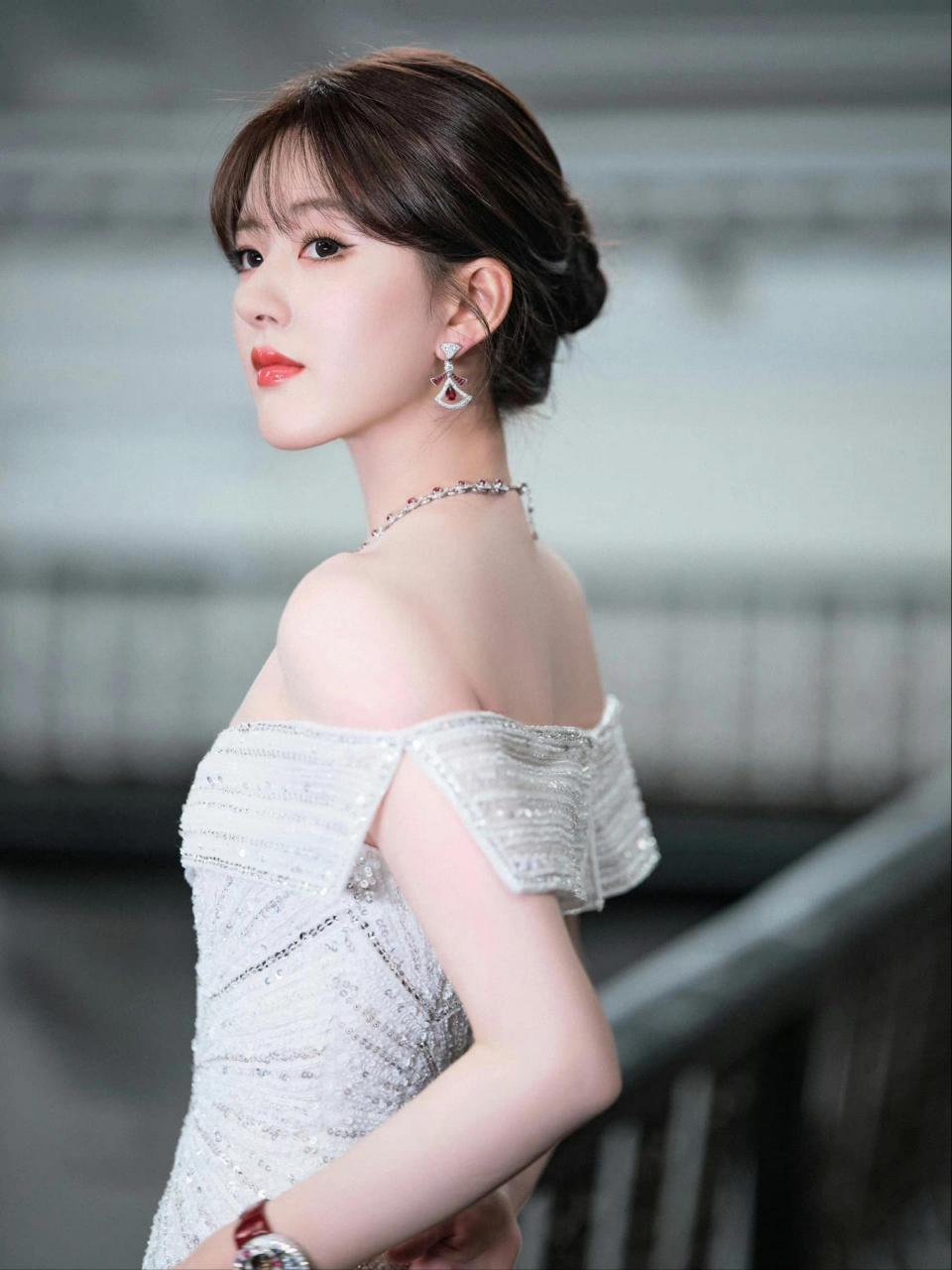 女明星  #神仙颜值  #女神  #宝藏女孩  #推荐  #赵露思  #赵露思