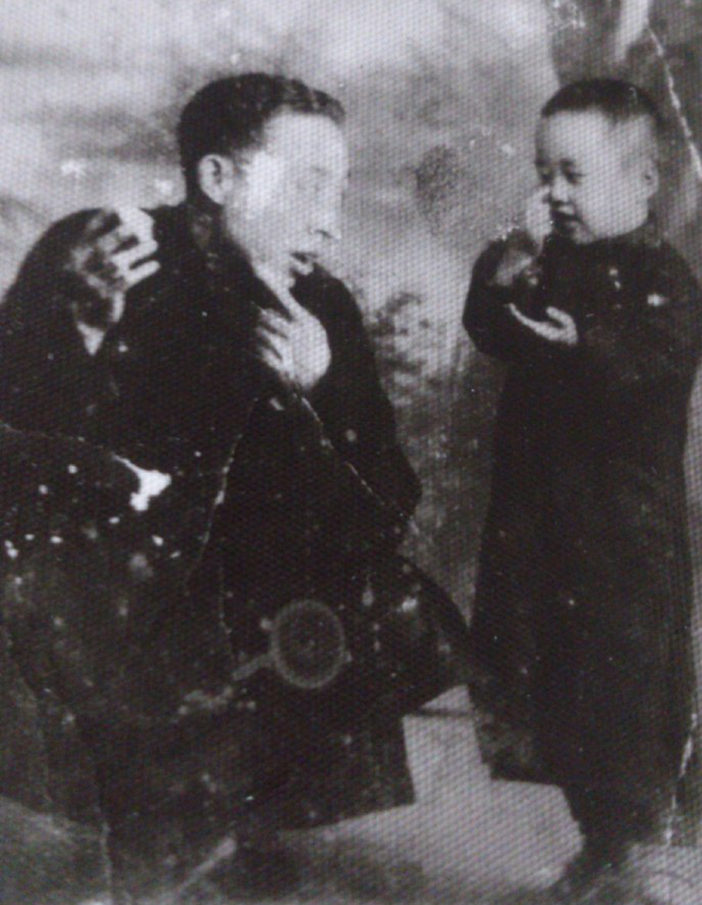 相声# 别人逗孩子都用个玩具,李洁尘先生拿个包子就算齐活了[欧耶]