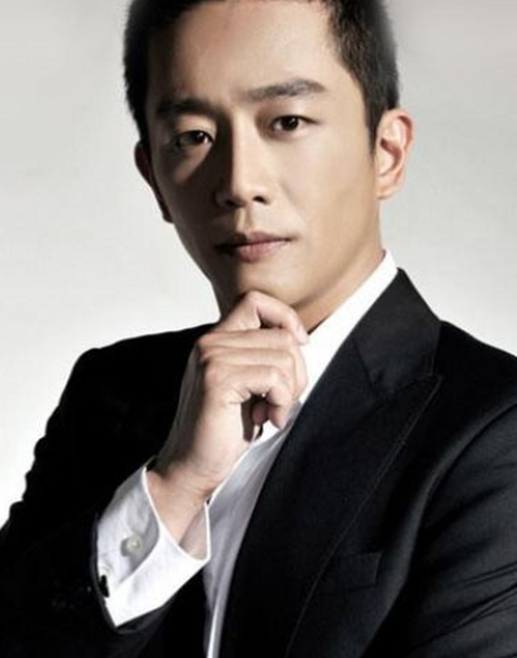 陈昭荣(1968年11月1日-),出生于中国台湾省花莲县,此前为台湾戏剧圈的