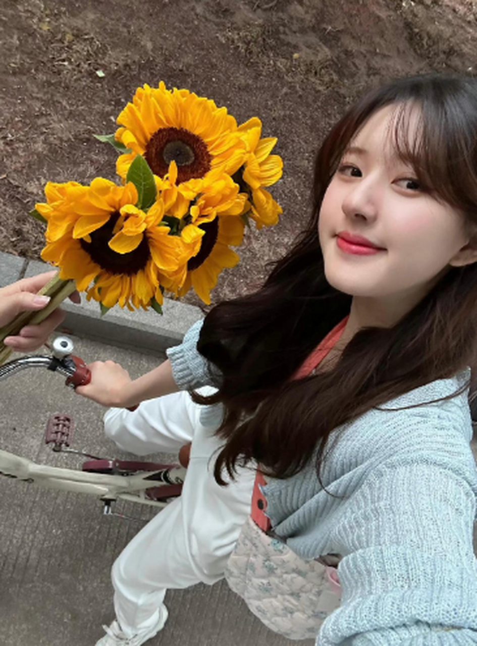 赵露思因为家中长辈过世,临时退出微博之夜活动,真是超级遗憾,本来