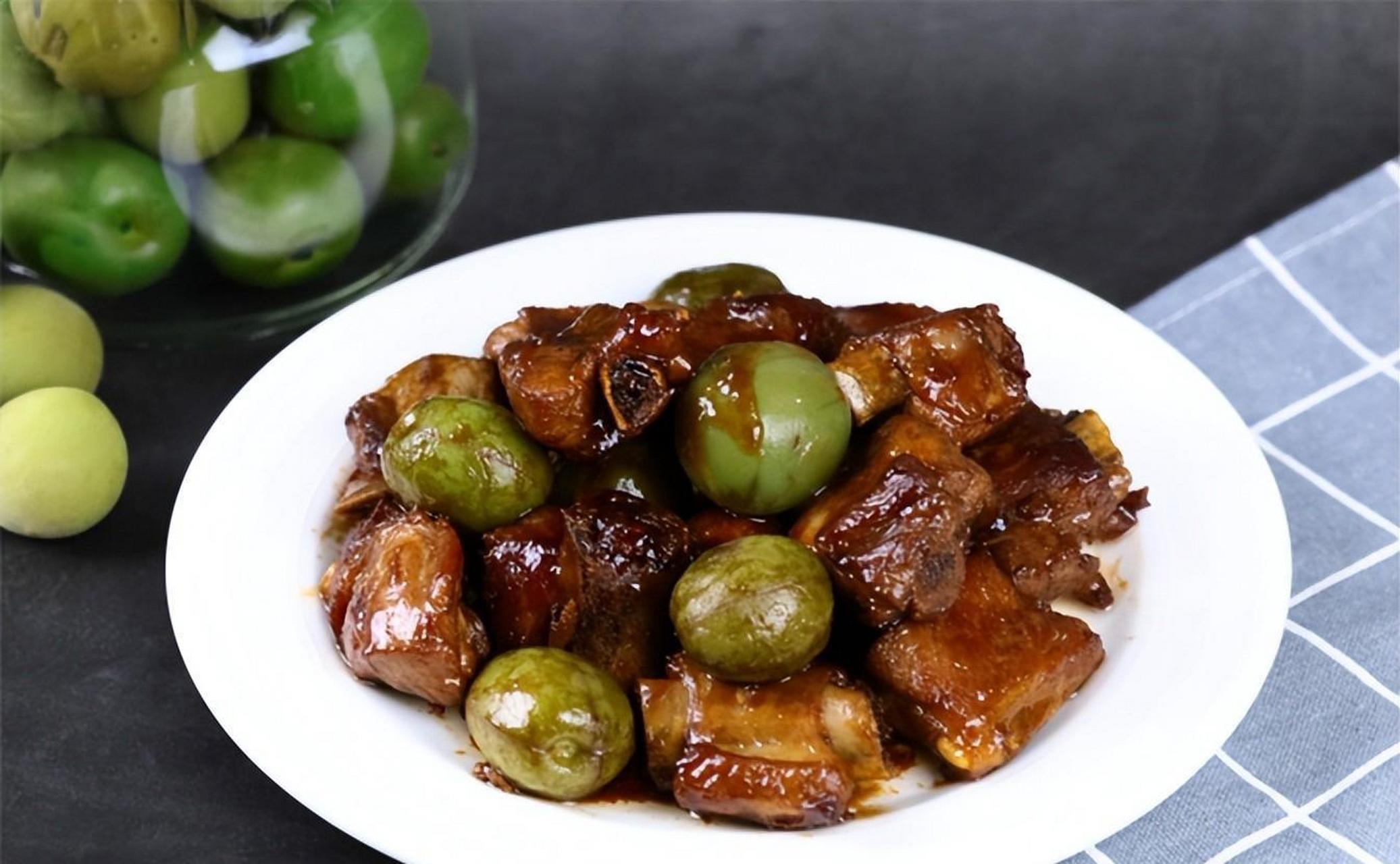腰果鲜贝炒虾仁 原料: 蜜豆150克,带子4个(每个带子平开四块),虾仁100