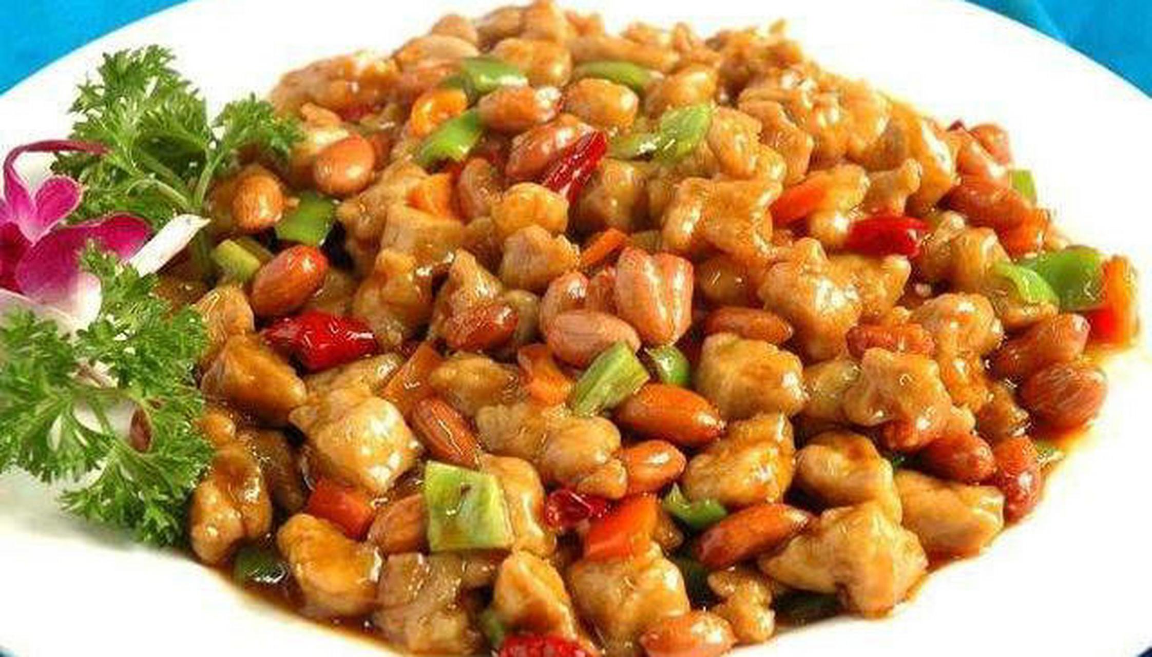 宫保鸡丁于清代光绪年间由四川总督丁宝桢府中首创 .