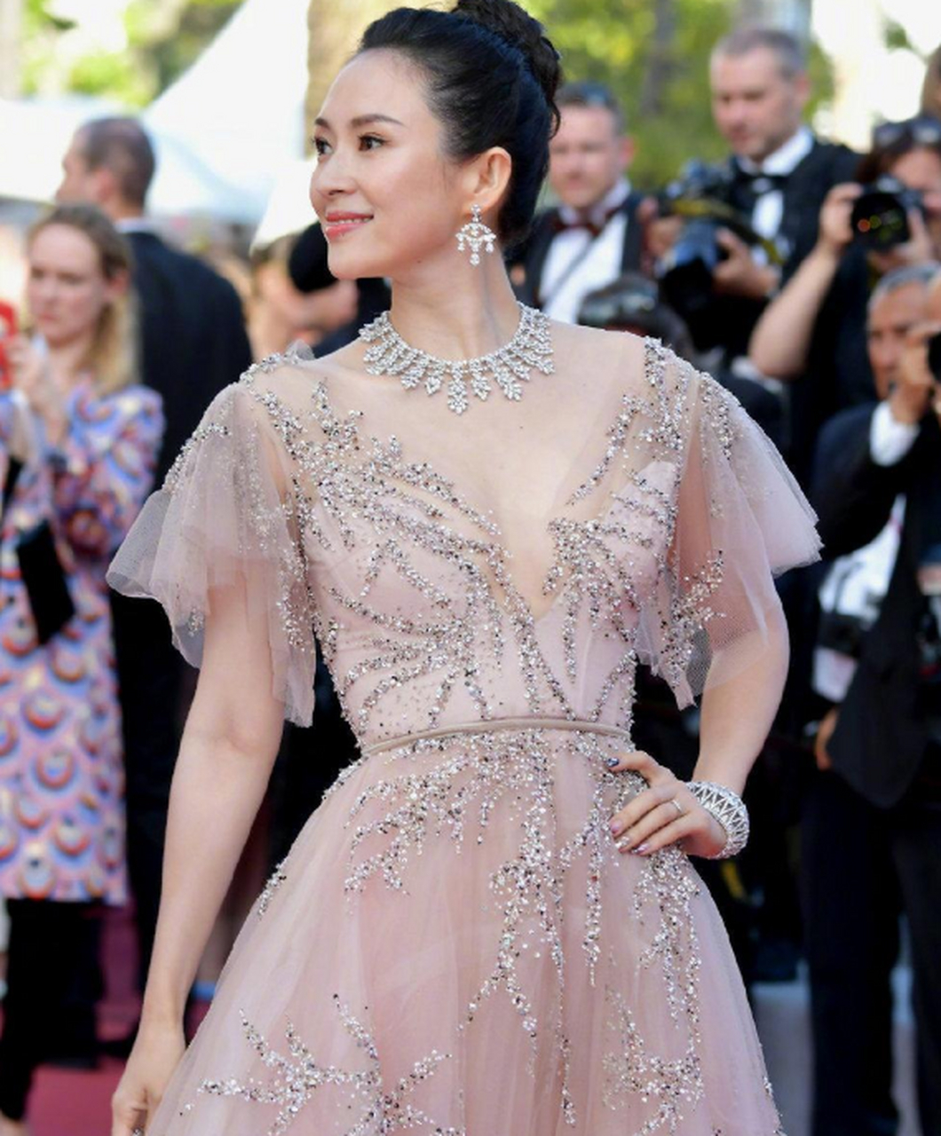 章子怡盘发造型,华贵大气!