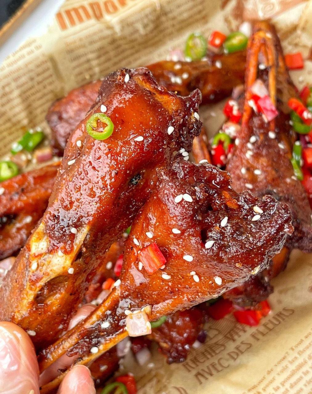 这个椒盐鸭下巴太香啦,好吃到连骨头都不放 鸭下巴这样做,太香啦,连