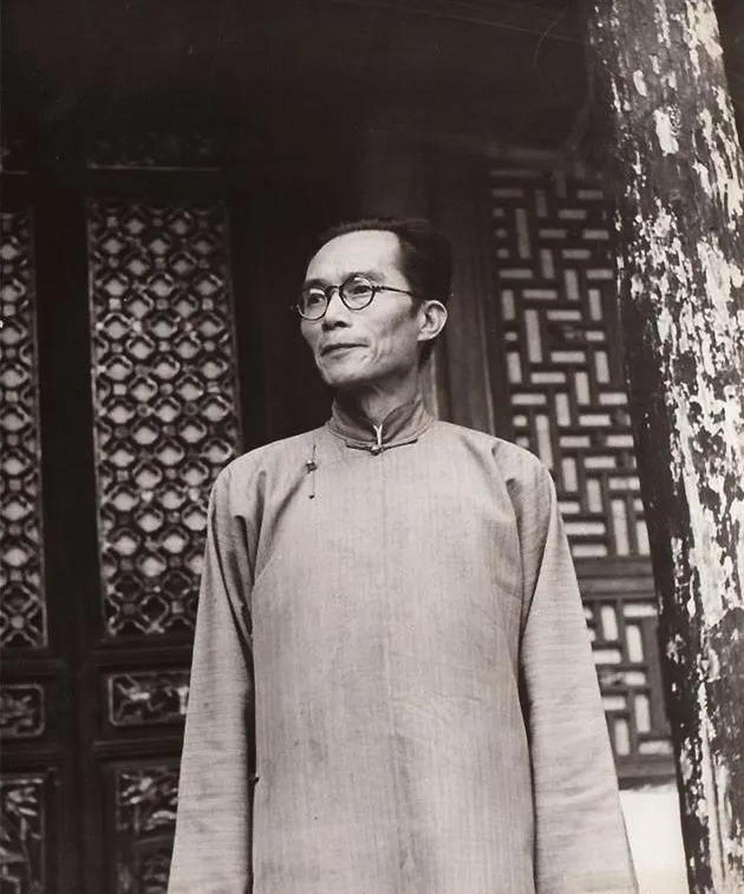 梅贻琦名言1:大学者,非有大楼之谓也,有大师之谓也.