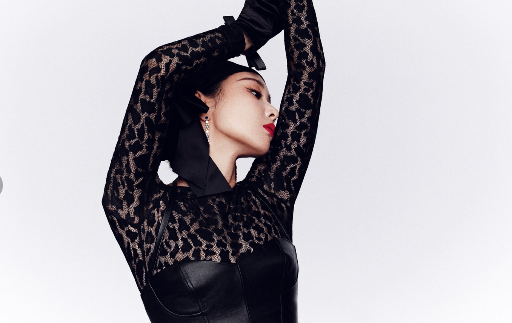 高贵冷艳的大嫂#高叶# 麻花辫配牛仔,又酷又美,成熟妩媚的气质,风情万