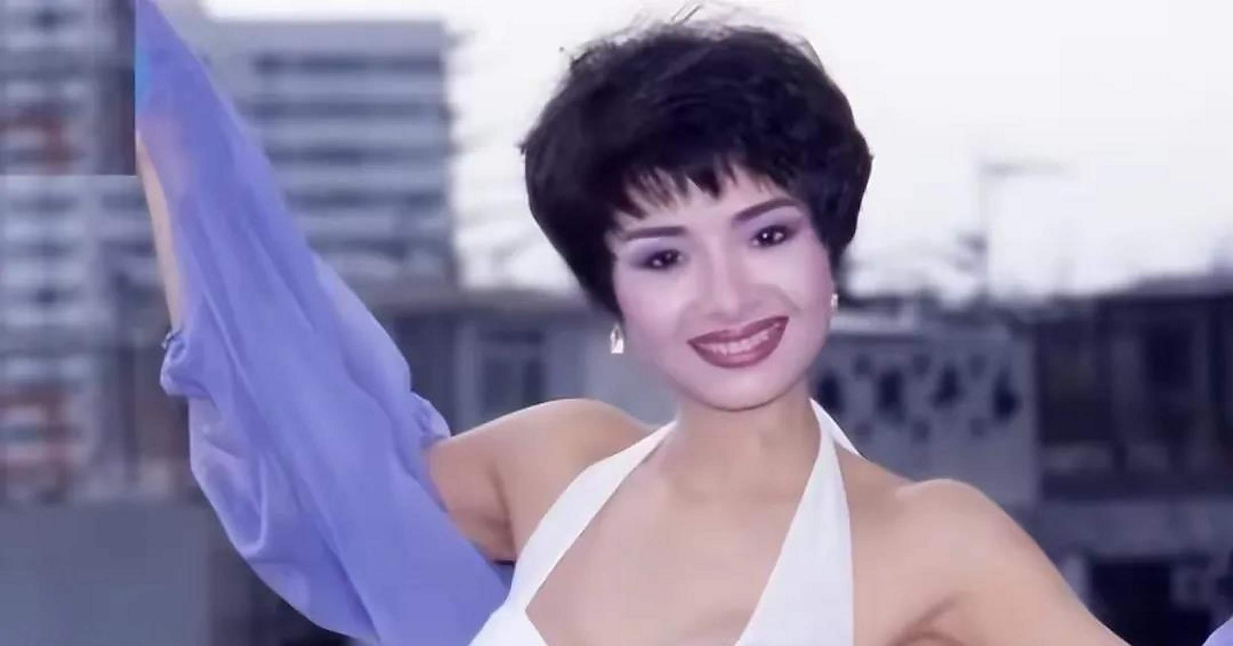 其实,叶梅并不只是因为拥有丰满的身材,美丽的容颜而称为一代女神.