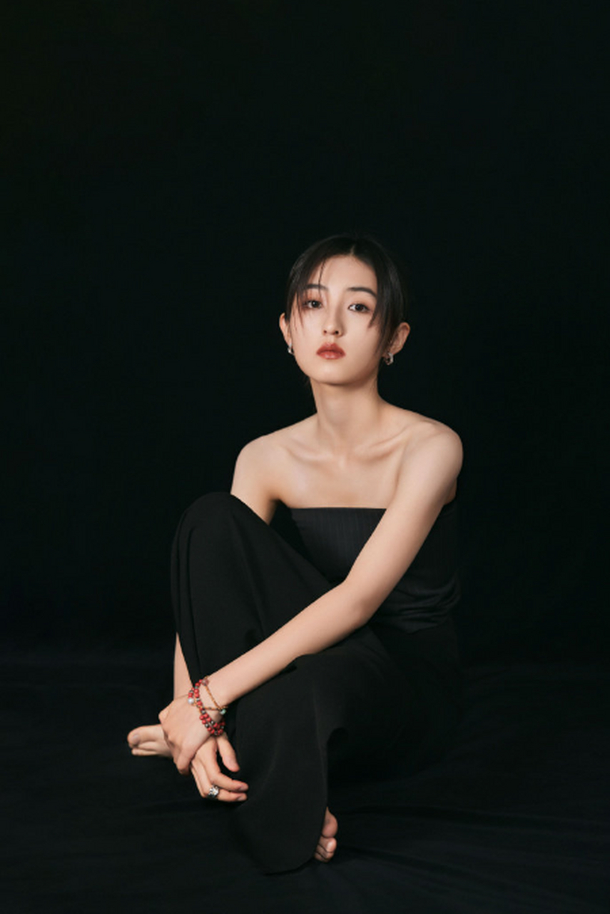 张子枫(为什么一提到他我印象中还是那双忘不了的眼神,现在想想还有点