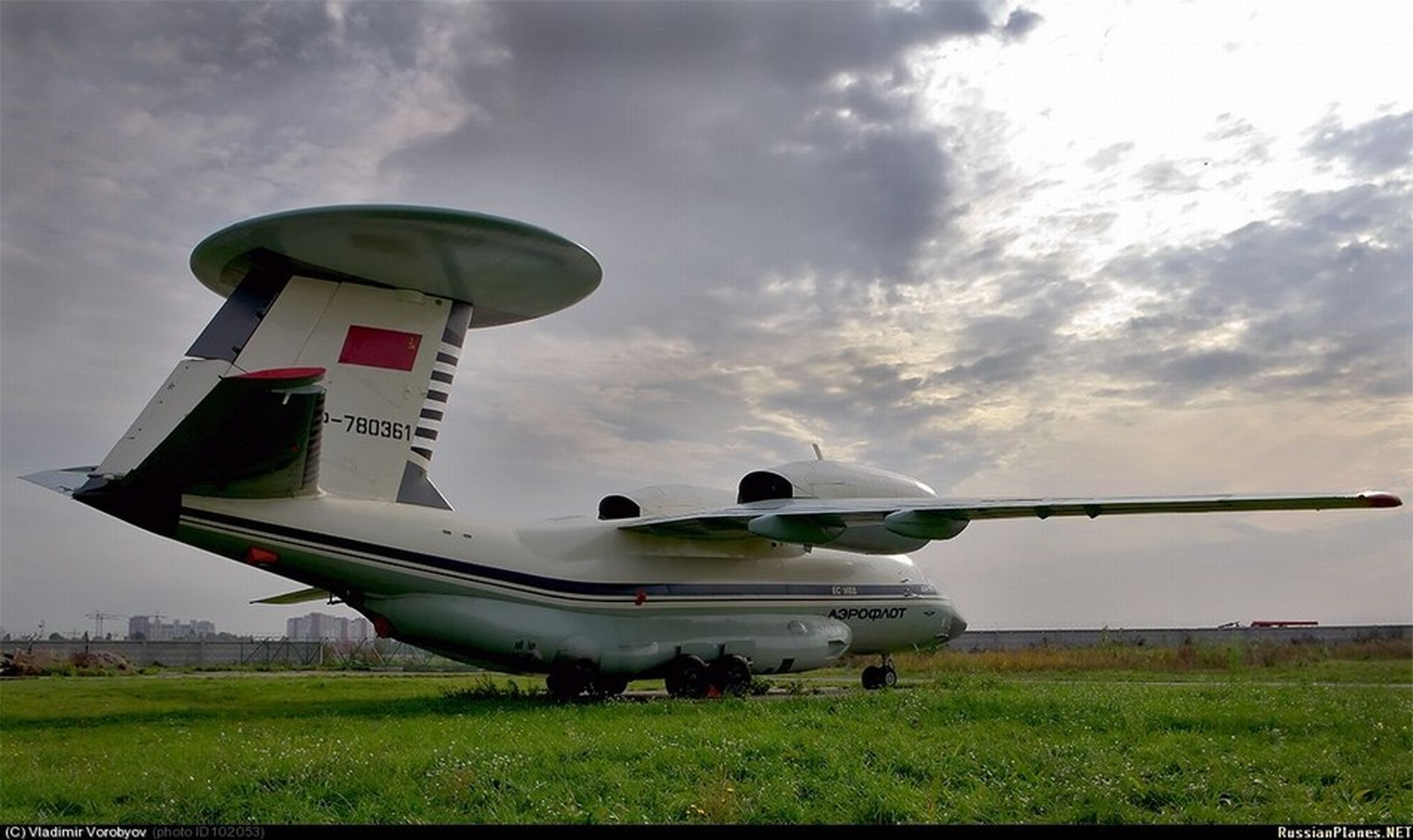 安-71预警机是安东诺夫设计局为苏联研发的舰载预警机,作用和美国的e