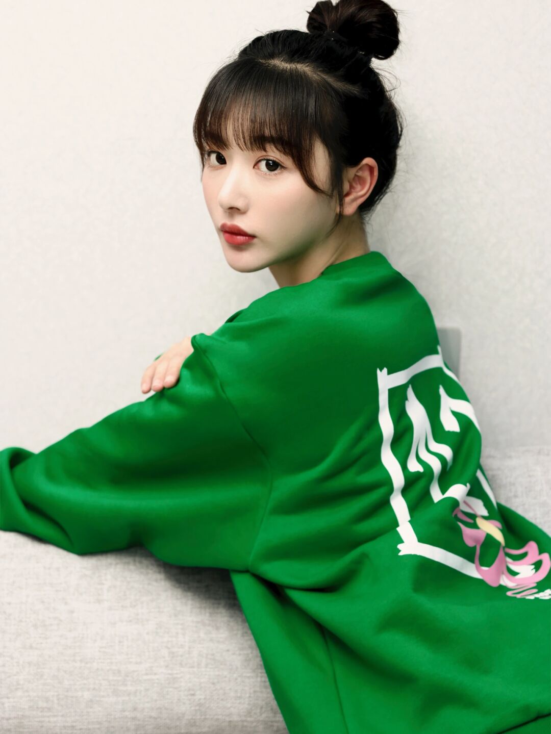 孔雪儿私服look 丸子头造型可可爱爱!
