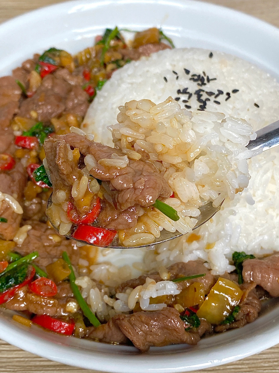 一人食|泡椒牛肉盖饭辣翻天但停不下来[微风[微风[微风[微风]今天