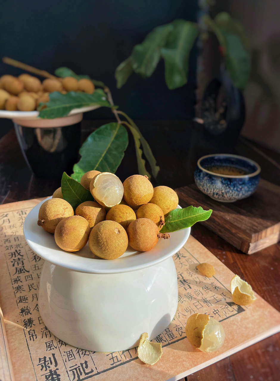 龙眼是一种热带类的水果,是桂圆的另一种叫法,它也是很好的一种滋补类