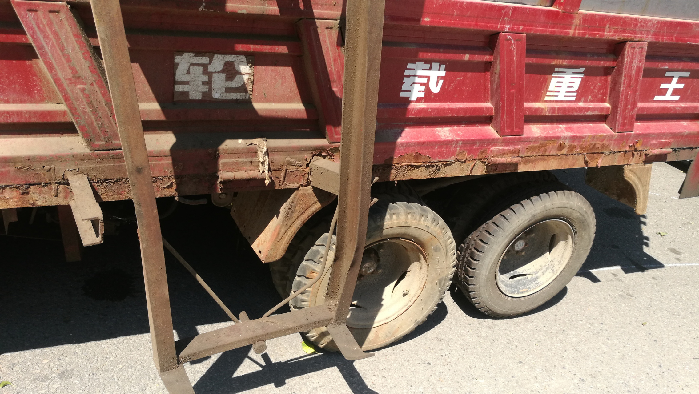 见过没 三轮车你见过,后八轮你见过,你见过后八轮的"三轮车"吗?