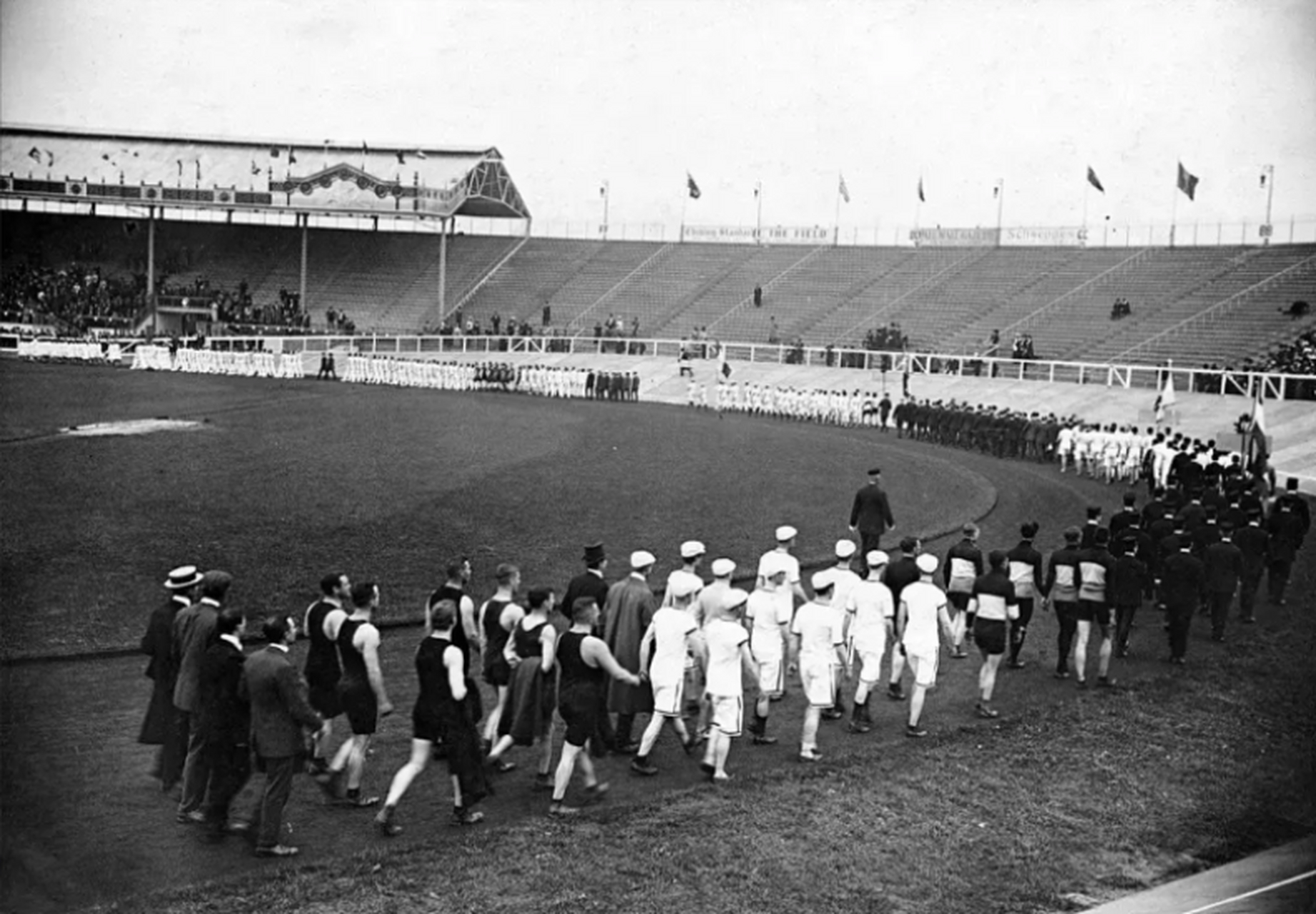 1908年伦敦奥运会,在开幕式举行12天后,俄国代表团才迟迟到来,其实对