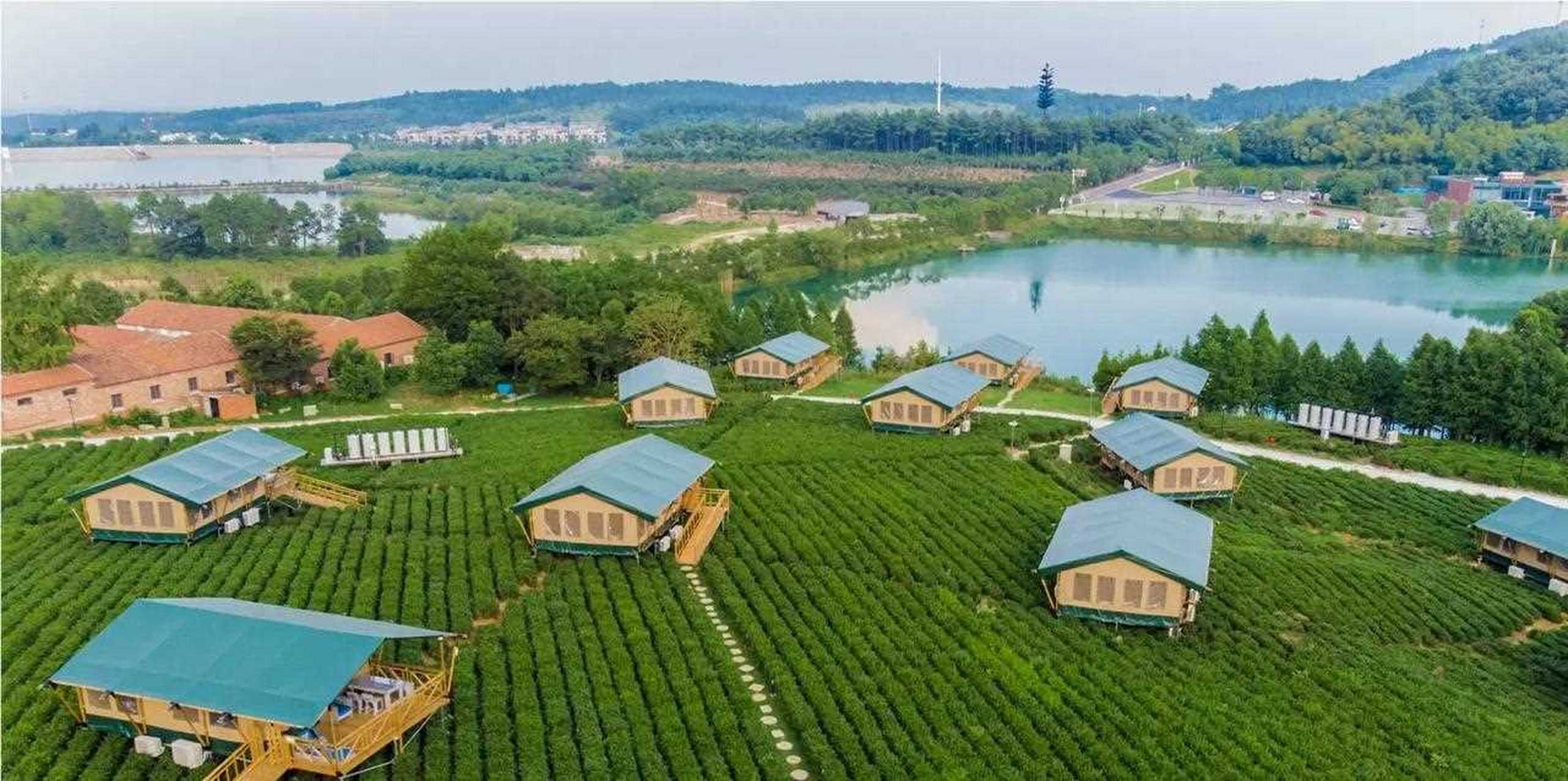 茅山宝盛园,位于常州市区西边约60km处的金坛茅山脚下.