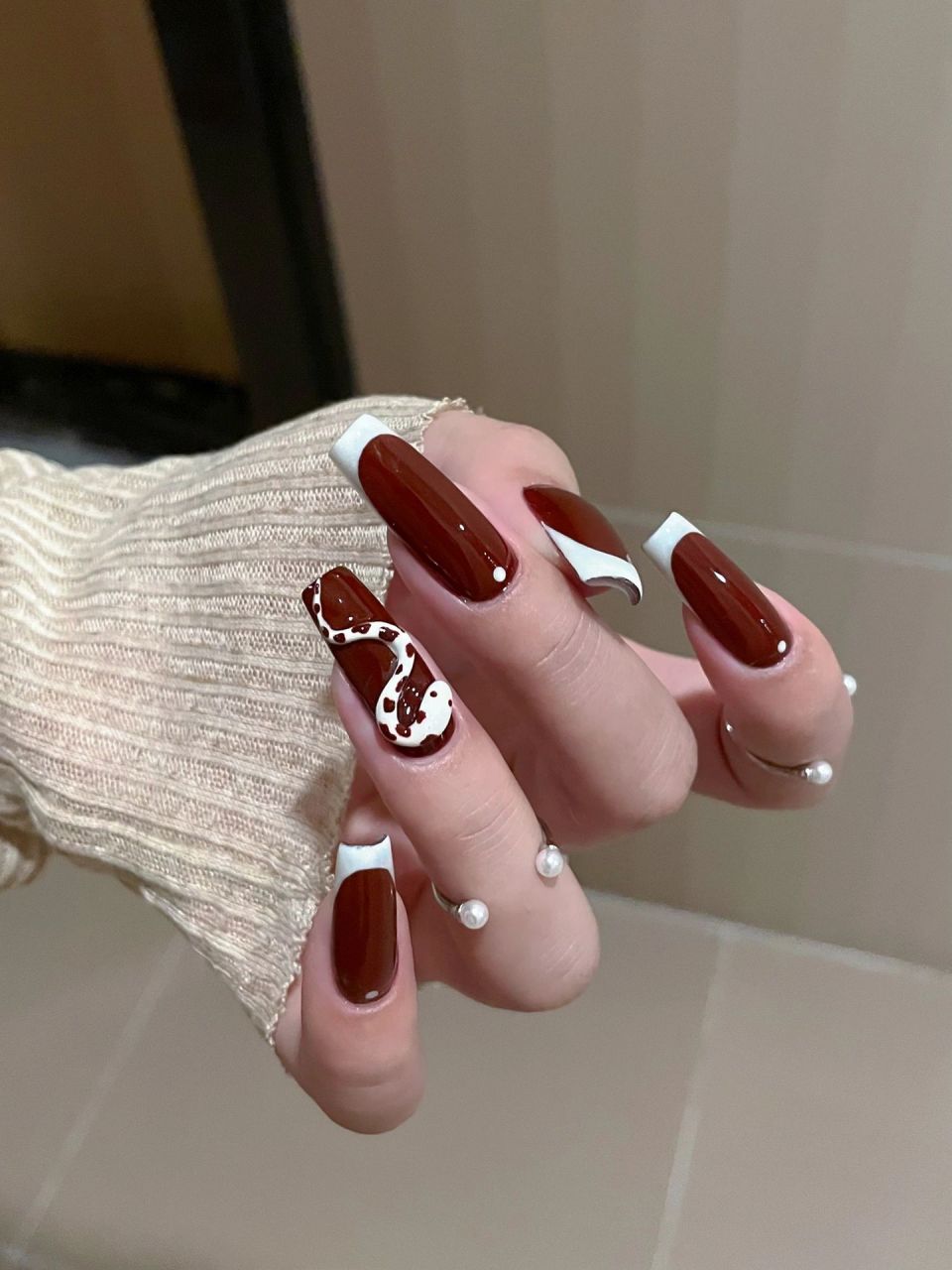 小白蛇美甲款式来啦!