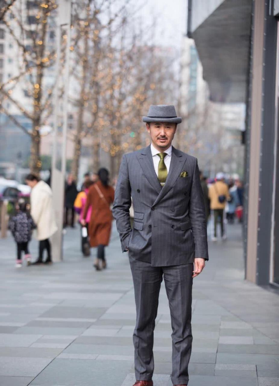 最帅大叔风范,走在街上回头率很高,少女的最爱