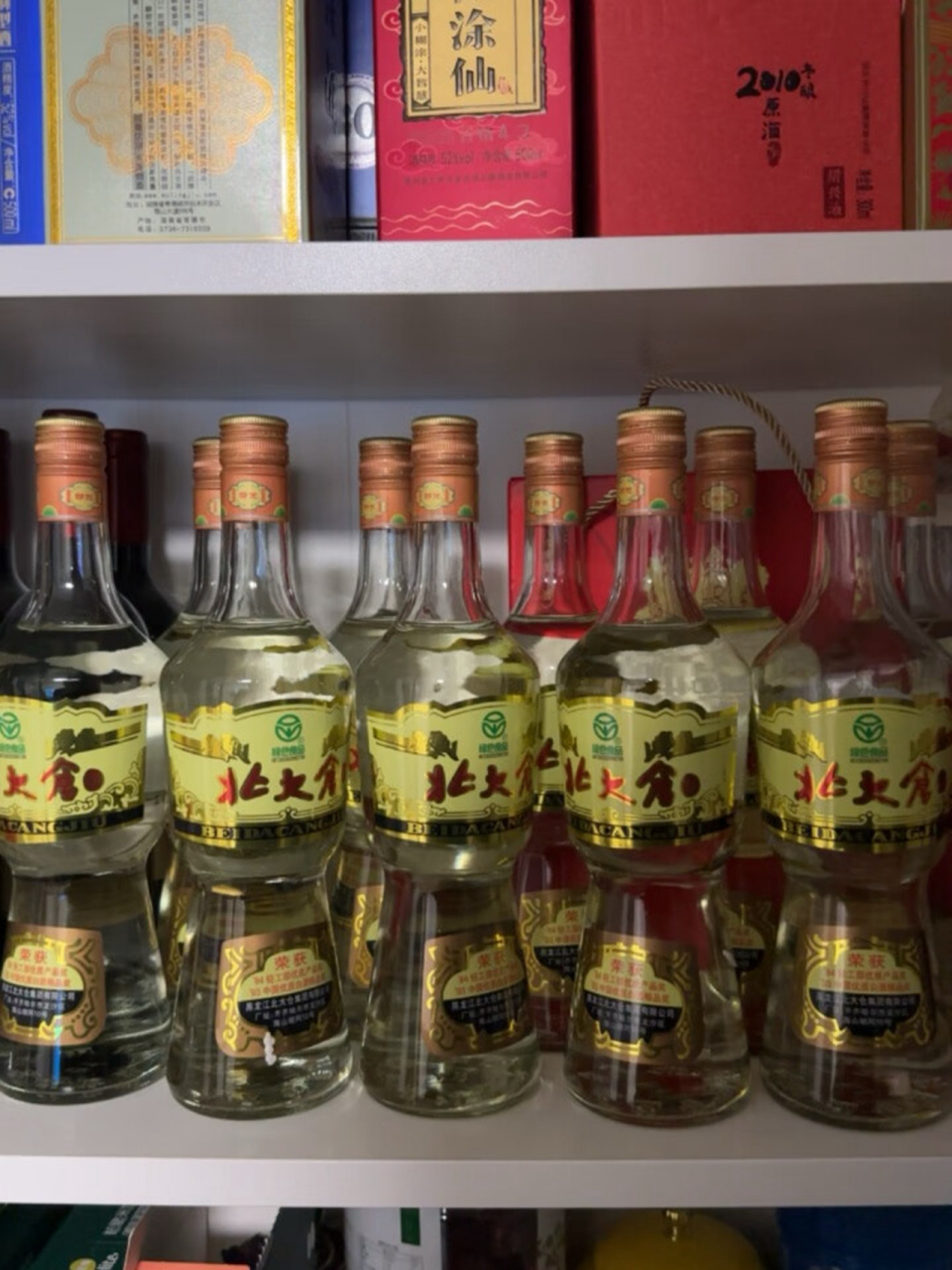 北大仓部优经典 1984,是一款黑龙江省齐齐哈尔市特产的酱香型白酒