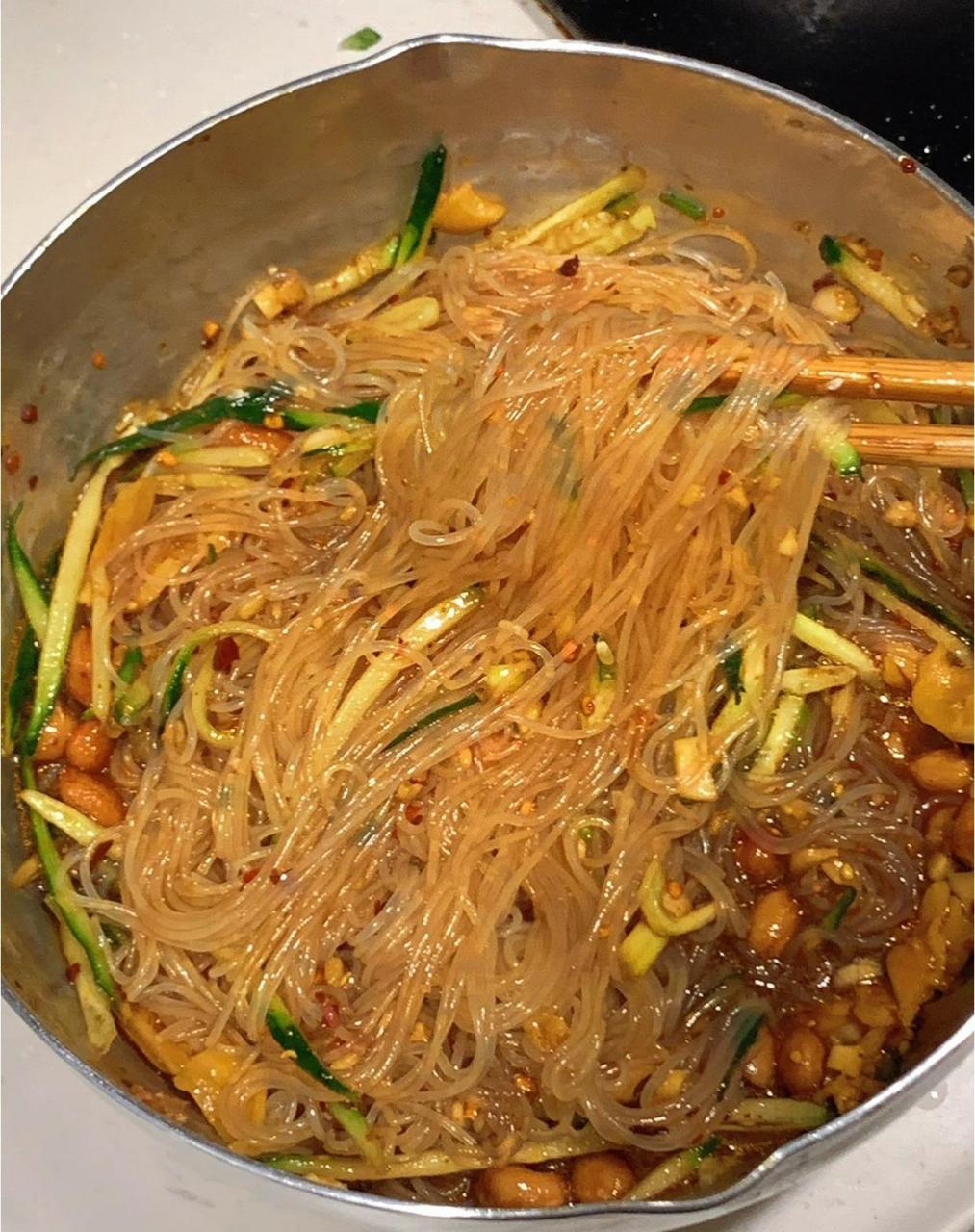 酸辣凉拌粉丝|粉丝这样吃也太香了!真爽  #夏日奇趣美食季