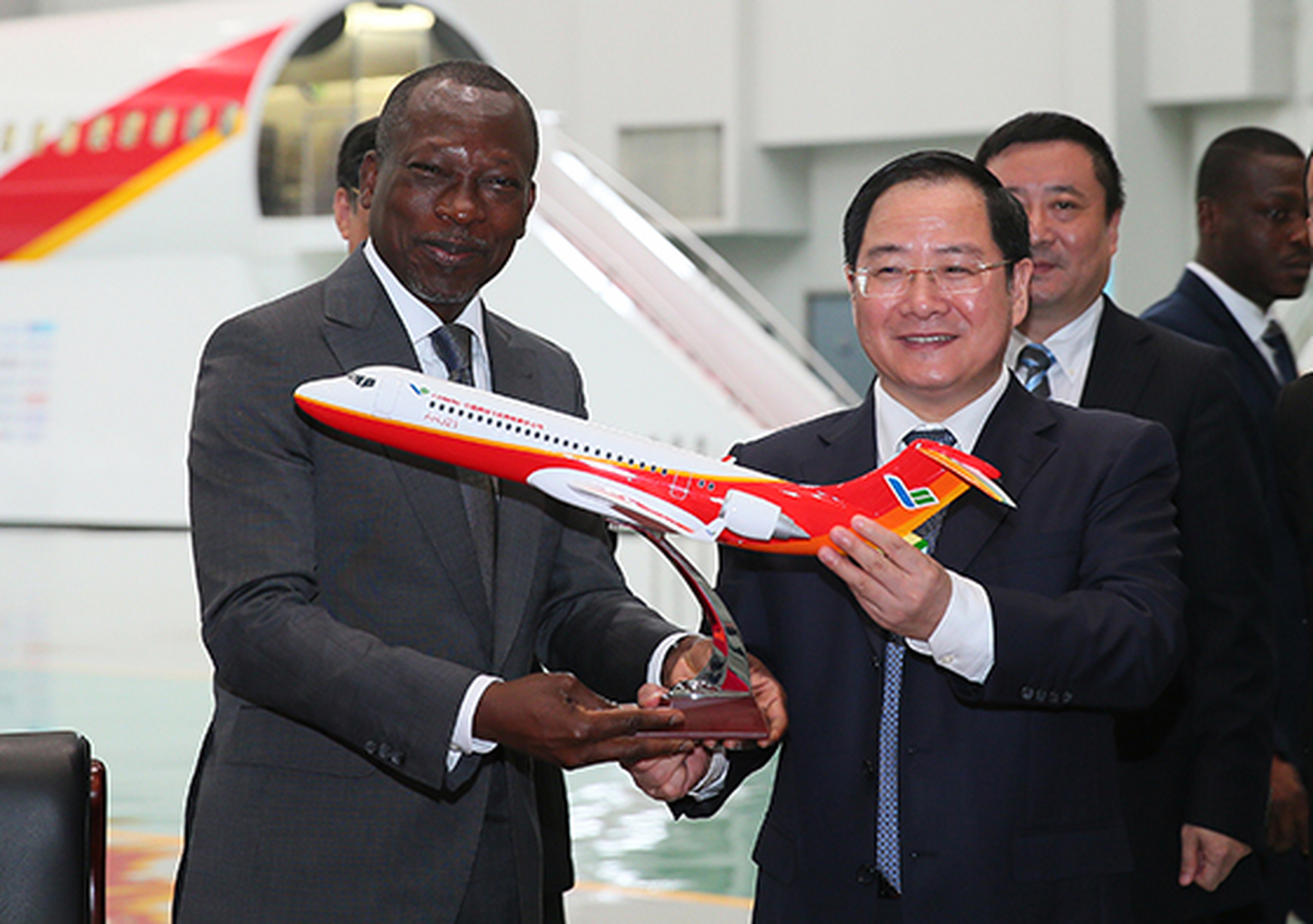 贝宁总统给法媒讲"中国善治",塔隆老哥还是分得清楚中国和西方国家谁