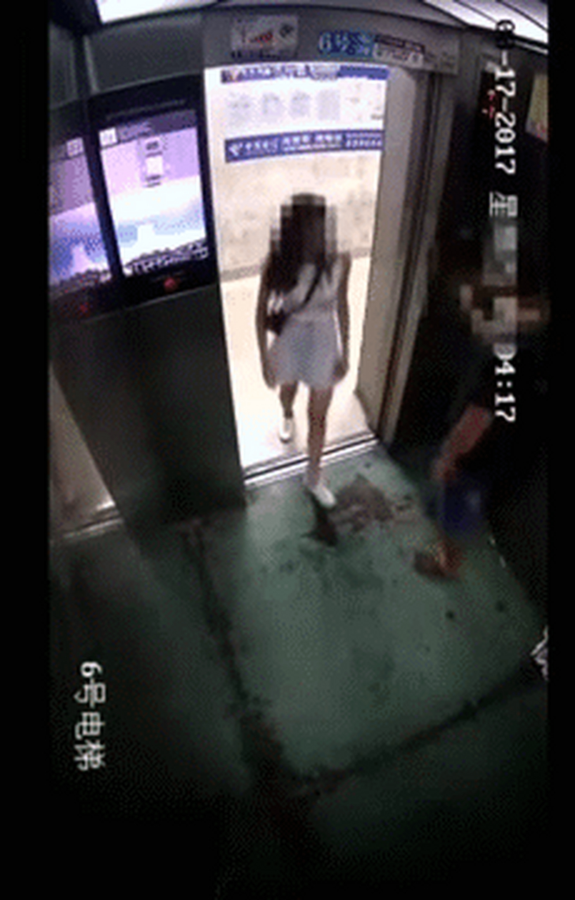 回顾,女子电梯内遭男邻居黄某袭胸强吻,逃出门又被硬拽回来.被拘留后