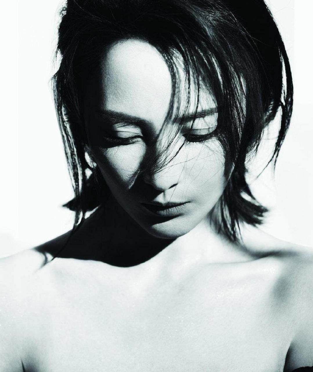 蒋勤勤黑白光影魅力写真图片